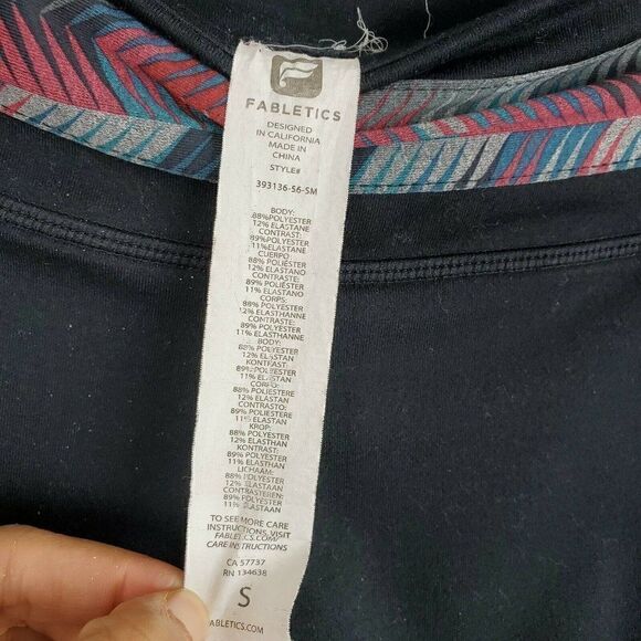 Fabletics Camacan Crop S Capri Yoga Athletic Pants Leggings Black Chevron Print - Picture 5 of 5